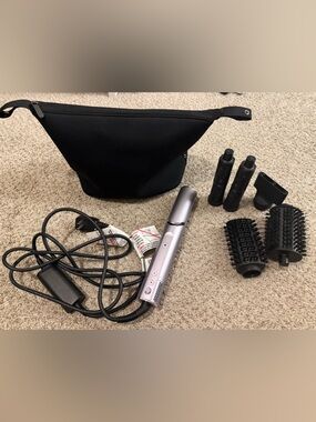 Shark Flexstyle blow dryer with attachments!